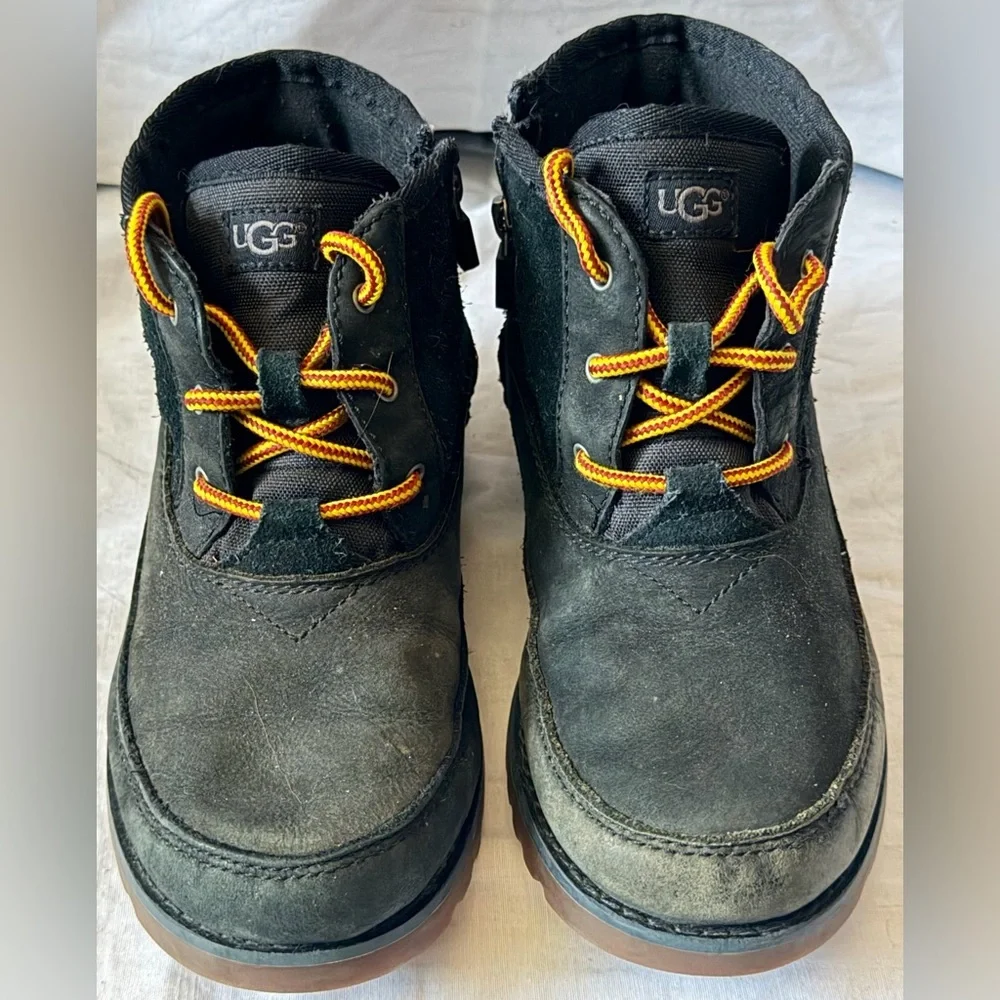 Kids UGG Bradley Ankle Boots Side Zippers Size 2 Black